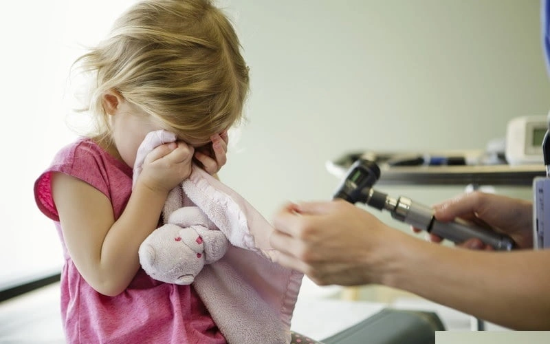 چگونه ترس کودک از دکتر را از بین ببریم؟