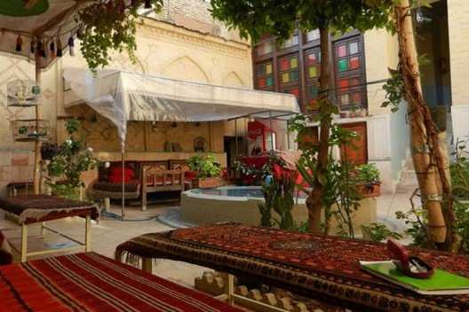 درباره اقامتگاه سنتی گلشن شیراز