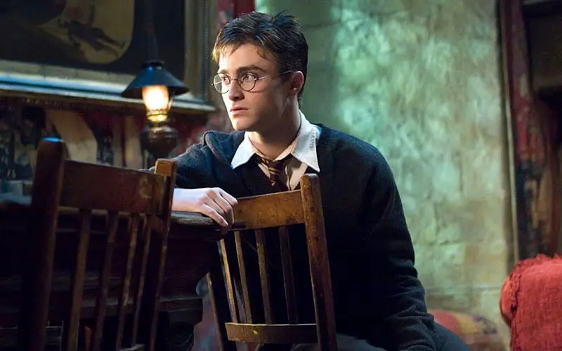 بیوگرافی کامل هری پاتر: از پسری در زیر پله تا قهرمان دنیای جادوگری