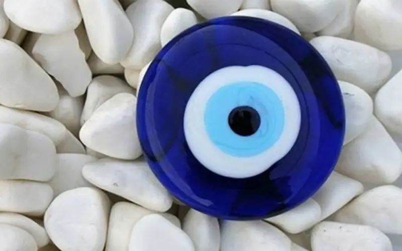 چشم زخم چیست؟ حقیقت، خرافه و روشهای اثبات شده مقابله با انرژی منفی چشم زخم چیست؟ حقیقت، خرافه و روشهای اثبات شده مقابله با انرژی منفی