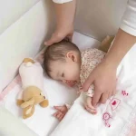 بهترین جای خواب کودک: راهنمای کامل انتخاب گهواره، تخت کنار مادر و تخت نوزاد