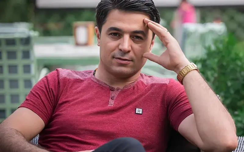 بیوگرافی علی پرمهر؛ از خوانندگی در عروسی‌ها تا شهرت جهانی و سلطان موسیقی آذربایجان