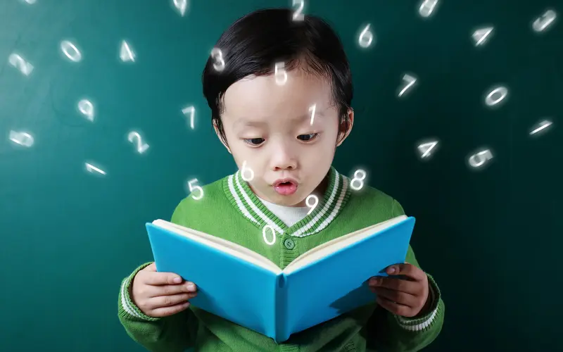 ۲۵ علامت پنهان تیزهوشی در کودکان: چگونه کودک مستعد خود را شناسایی کنیم؟