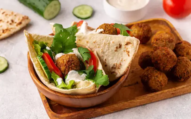 طرز تهیه فلافل ترد و خوشمزه بازاری | تمام فوت و فن‌های فلافل ساندویچی