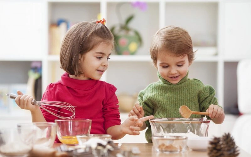 استقلال کودک چیست؟ روش‌های موثر برای پرورش کودک مستقل از سنین پایین