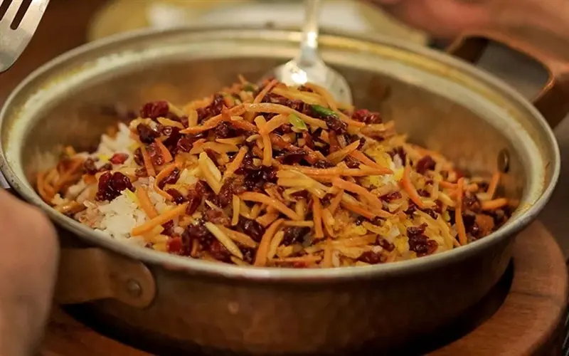 راهنمای کامل غذاهای قزوینی: معرفی ۱۰ غذای اصیل و لذیذ قزوین (از دلمه تا آش)