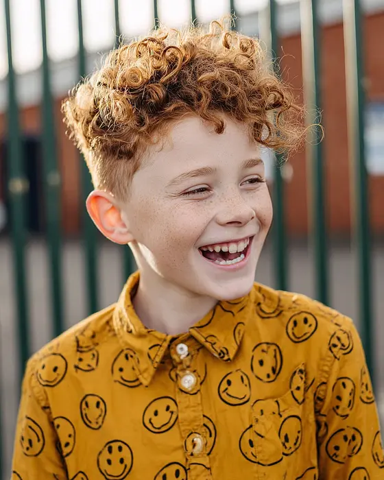  مدل مو پسربچه - فید با بالای فر (Curly Top Fade)