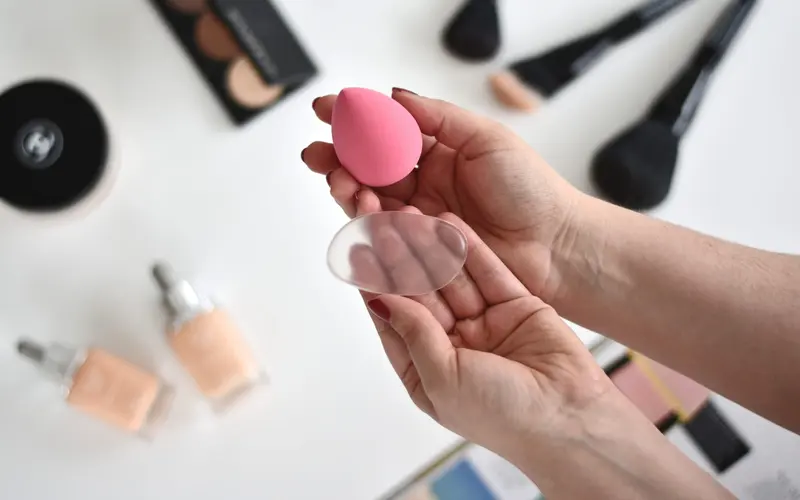 پد صورت سیلیکونی یا اسفنجی؟ بالاخره کدام برنده است؟