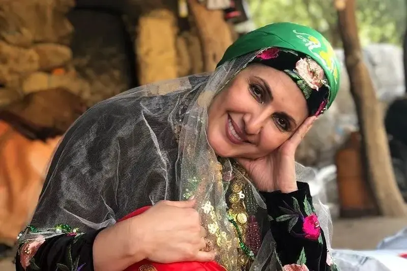 عکس فاطمه گودرزی با لباس محلی