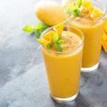 چطور یک اسموتی انبه غلیظ و کشدار درست کنیم؟ (به روش حرفه‌ای‌ها)