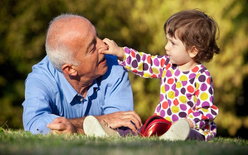 زیباترین متنهای دلتنگی و ابراز علاقه به پدربزرگ (جدید و احساسی) زیباترین متنهای دلتنگی و ابراز علاقه به پدربزرگ (جدید و احساسی)