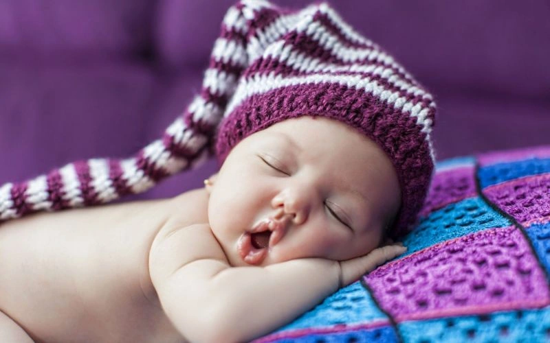 تعبیر خواب نوزاد و بچه؛ دیدن نوزاد دختر و پسر در خواب